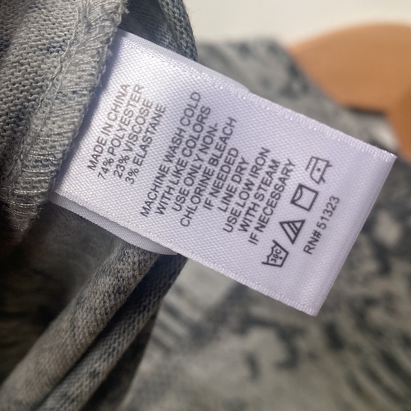 (AA4) 1.STATE Draped Top, Size Small, NWT - Picture 11 of 12